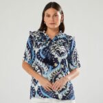 Imagen de Blusa Madison Mujer Manga Corta Borla con 73% de descuento