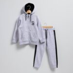 Imagen de Conjunto Polera y Pantalón de Buzo Niño con 50% de descuento oferta online | SuperCupon