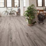 Imagen de Piso laminado Eurohome Oak AC4 8mm Texturizado Marrón Tornado con 66% de descuento oferta online | SuperCupon